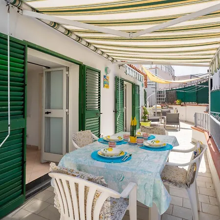 2 Terraces And Pergola House In Ísquia
