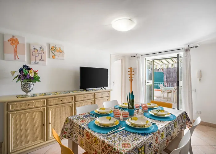 2 Terraces And Pergola House In Ischia Tatil Evi